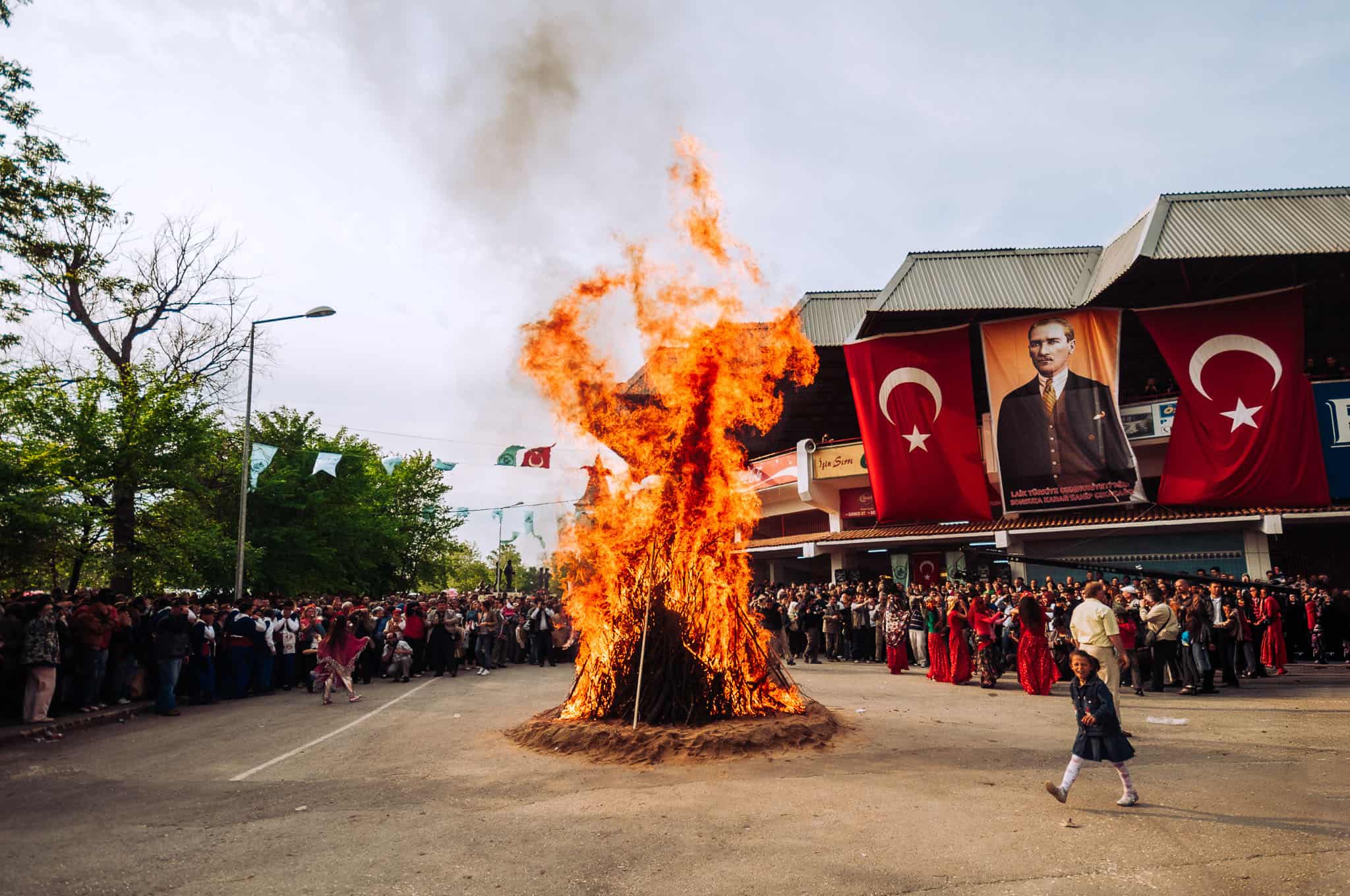Documentary photograph of the Kakava bonfire at the Hıdırellez spring festival in Sarayiçi, Edirne, Turkey, 2009 by Tarık Kaan Muslu